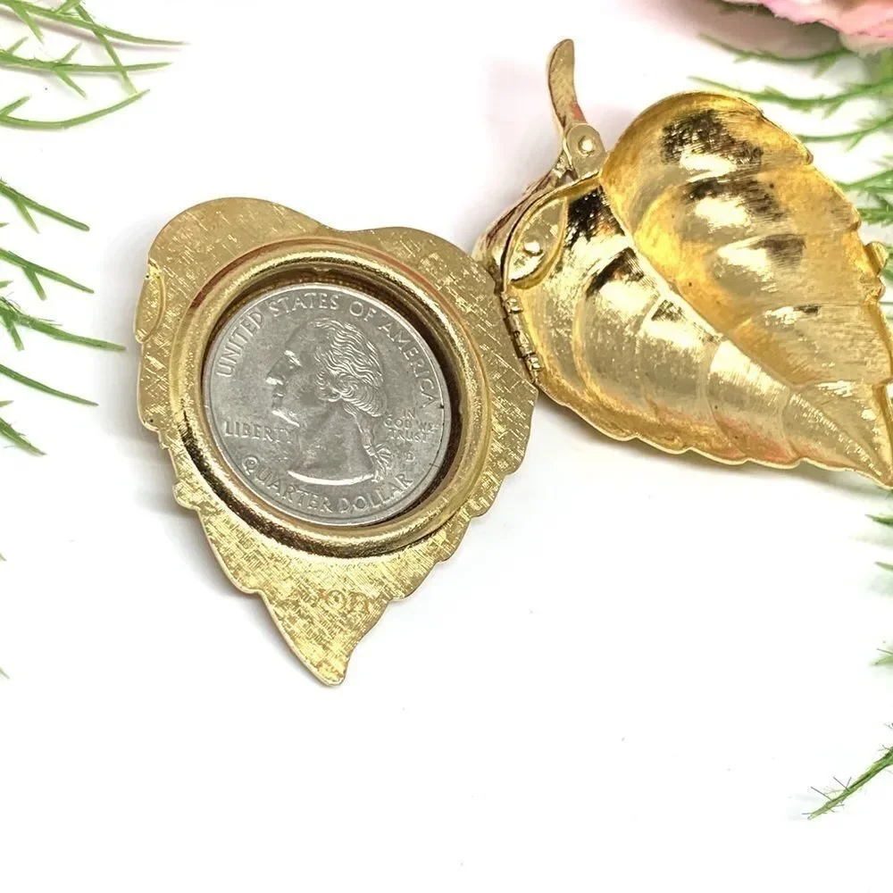 VINTAGE⚜️AVON Locket Keepsake Leaf Brooch